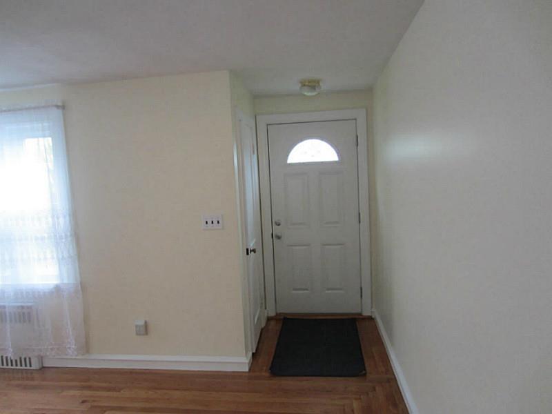 30 Drake Road Warwick, RI 02888 - Photo 3 of 25 Entry.