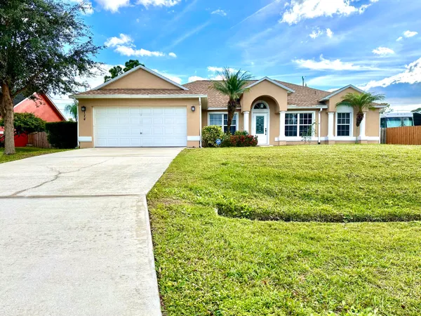 $2,900 | 174 Southwest Sea Lion Road, Port St. Lucie, FL 34953