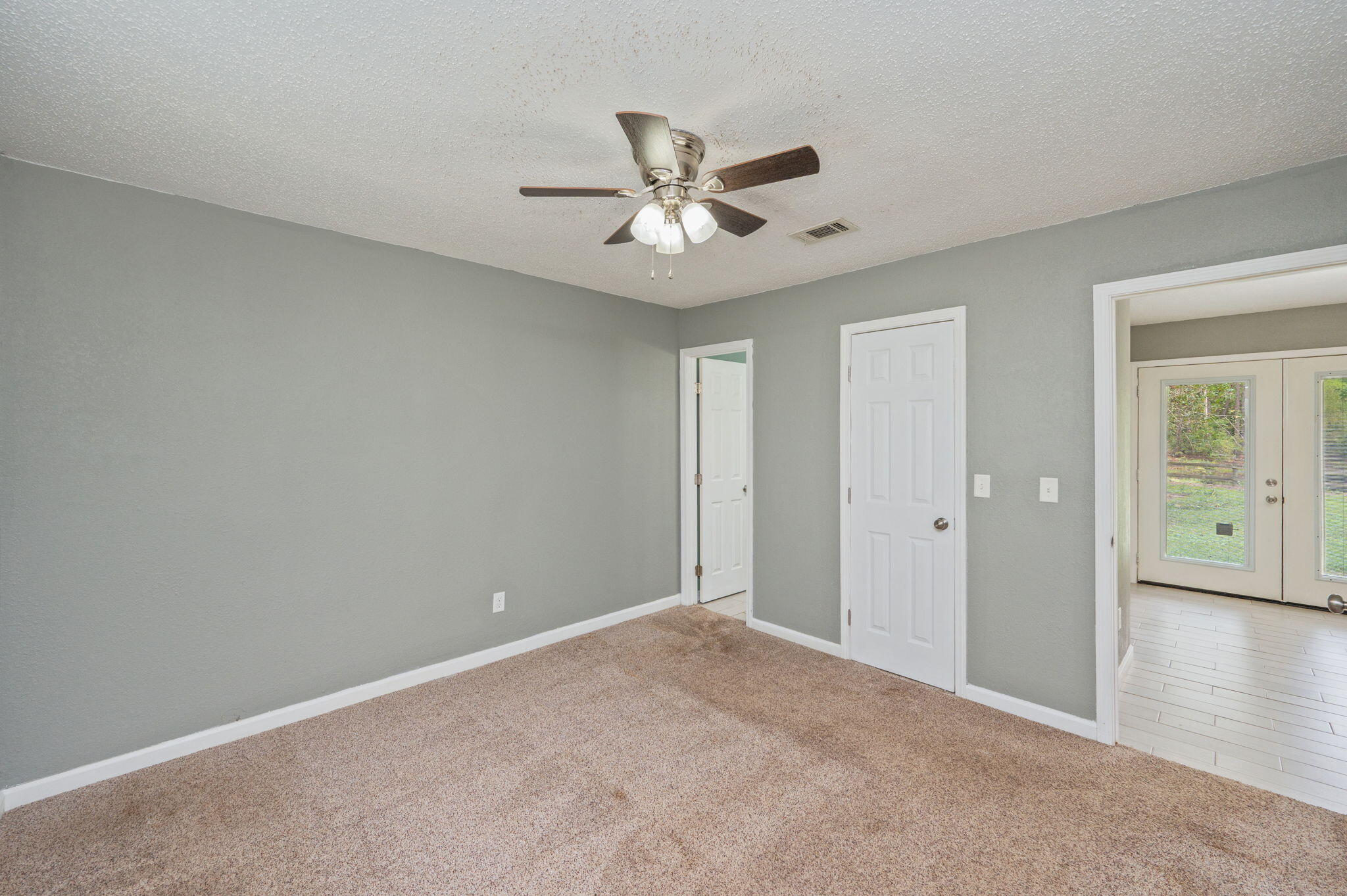 91 North Street DeFuniak Springs, FL 32433 - Photo 21 of 55 a view of an empty room