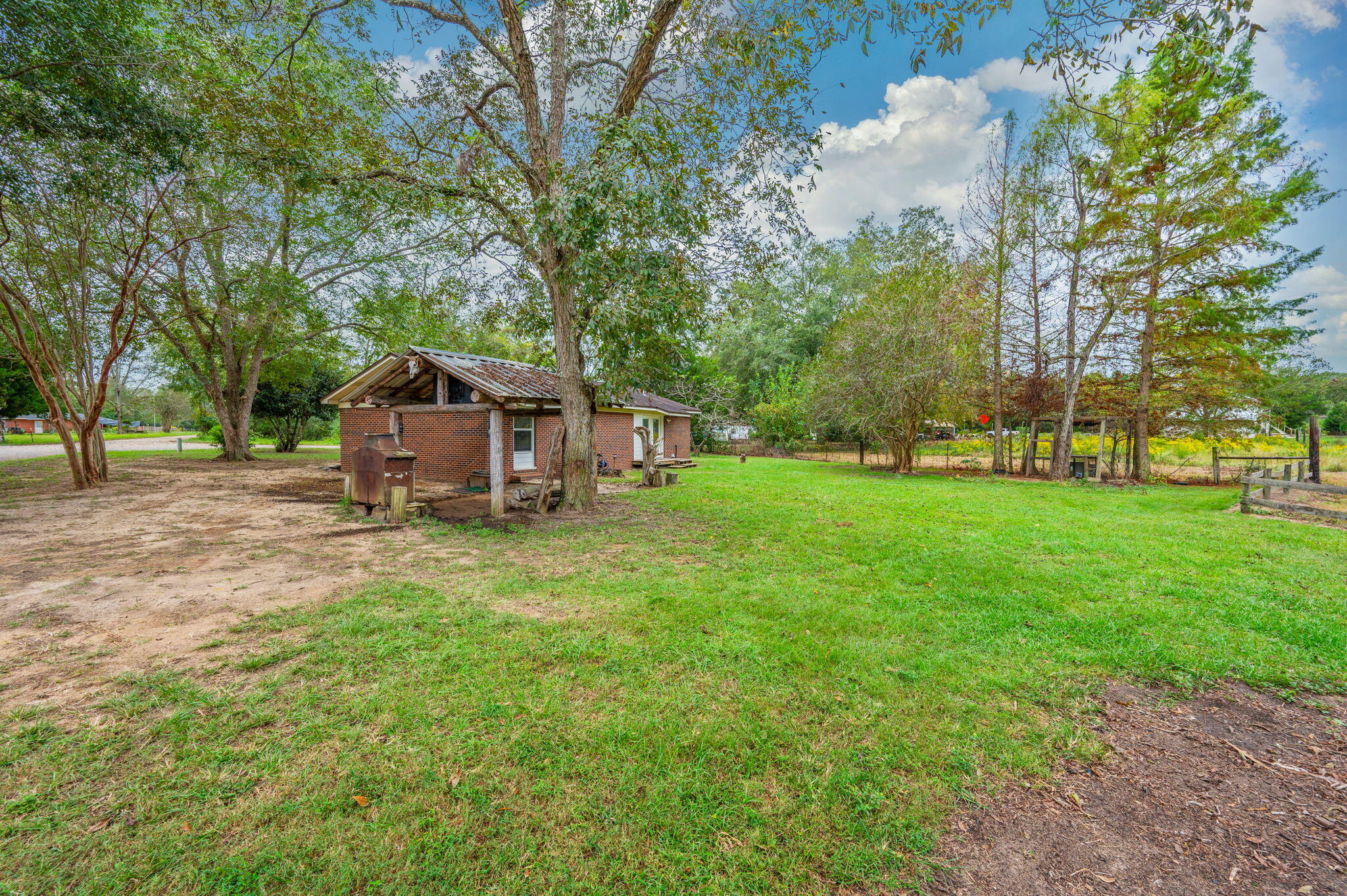 91 North Street DeFuniak Springs, FL 32433 - Photo 47 of 55 a front view of a house with garden