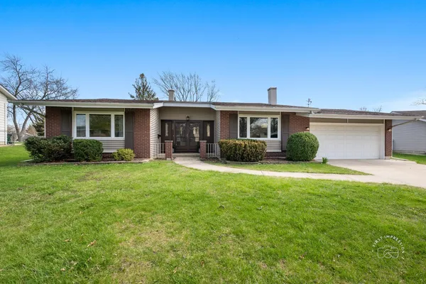 $390,000 | 2935 Shepherd Court, Woodridge, IL 60517