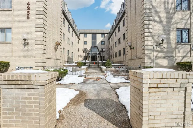 $135,000 | 4355 Maryland Avenue, Unit 401, St. Louis, MO 63108