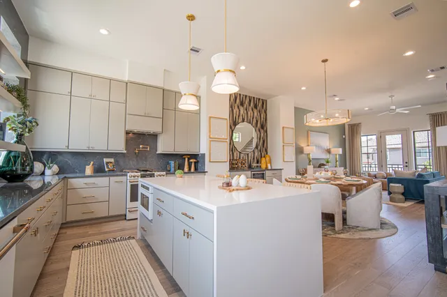 $689,999 | 1720 Sedola Lane, Houston, TX 77055