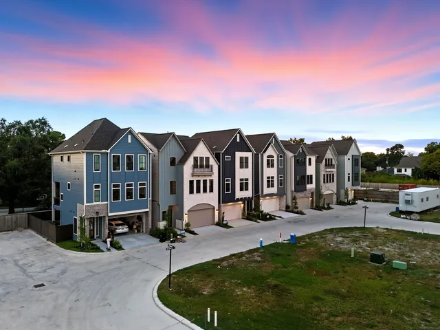 $689,999 | 1720 Sedola Lane, Houston, TX 77055