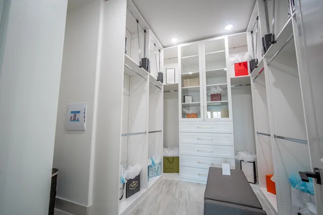 $689,999 | 1720 Sedola Lane, Houston, TX 77055