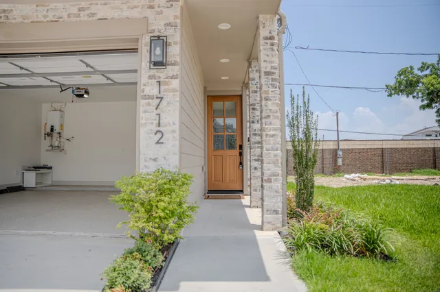 $689,999 | 1720 Sedola Lane, Houston, TX 77055