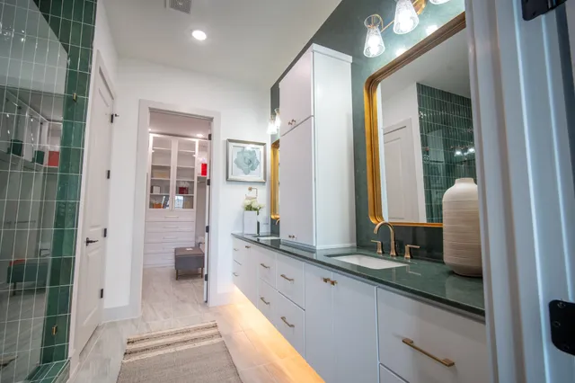 $689,999 | 1720 Sedola Lane, Houston, TX 77055