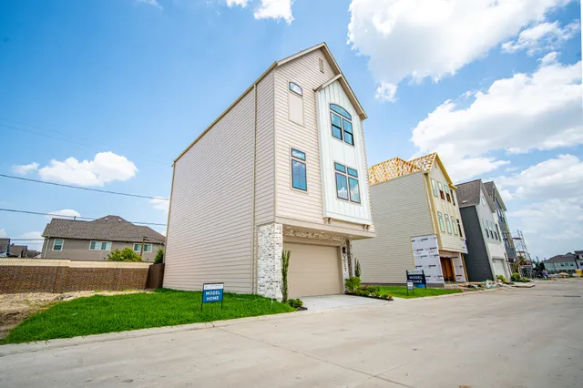 $689,999 | 1720 Sedola Lane, Houston, TX 77055