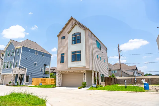 $689,999 | 1720 Sedola Lane, Houston, TX 77055