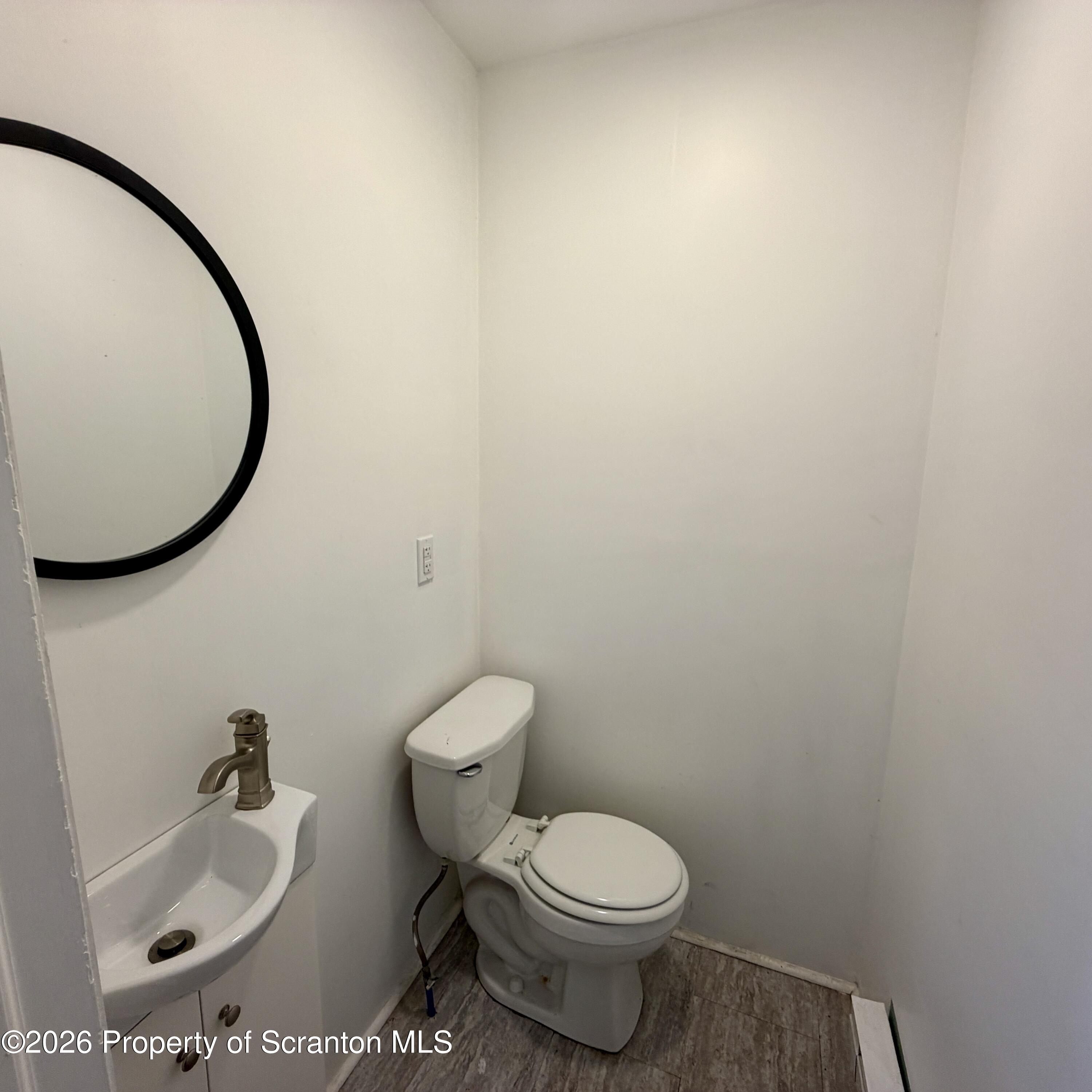 530 Myrtle Street, Unit 1 Scranton, PA 18510 - Photo 7 of 12 1/2 Bathroom