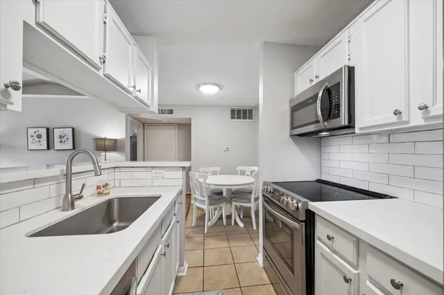 $109,900 | 2121 Hepburn Street, Unit 208, Houston, TX 77054