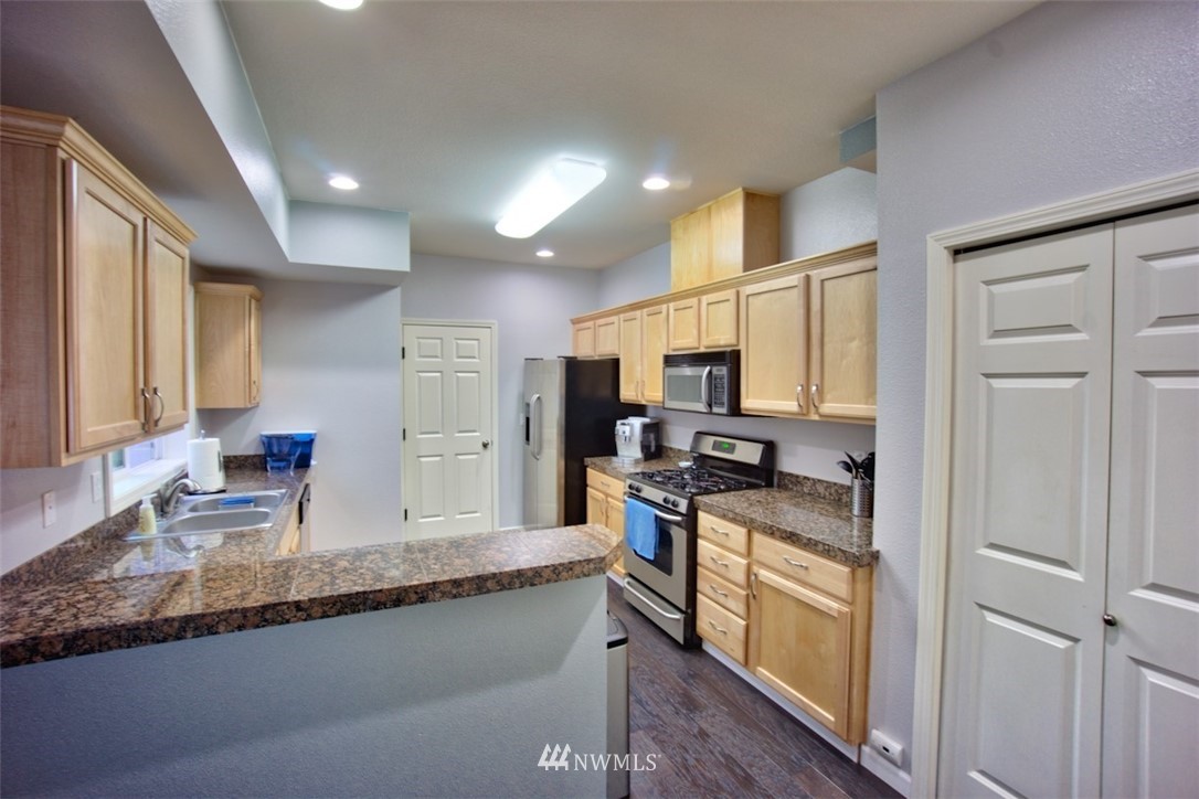 18911 108th Lane Southeast Renton, WA 98055 - Photo 5 of 14