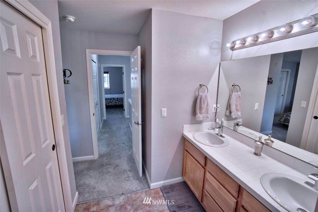 18911 108th Lane Southeast Renton, WA 98055 - Photo 9 of 14
