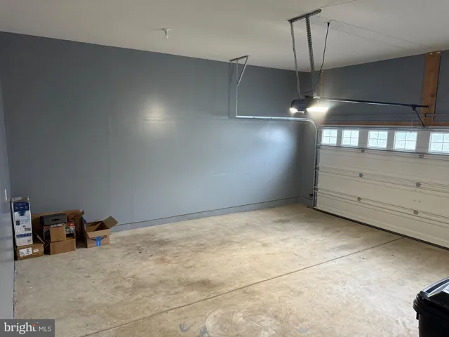 a view of a livingroom and a ceiling fan