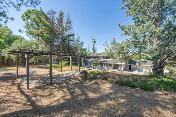 a view of a house with a backyard