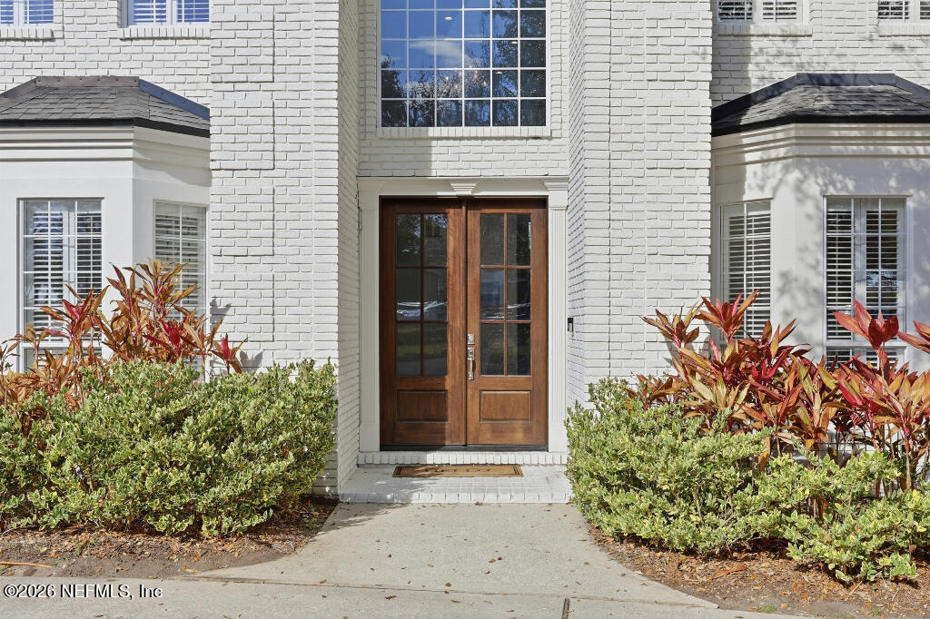 7956 Hollyridge Road Jacksonville, FL 32256 - Photo 2 of 50 a front view of a house with a garden