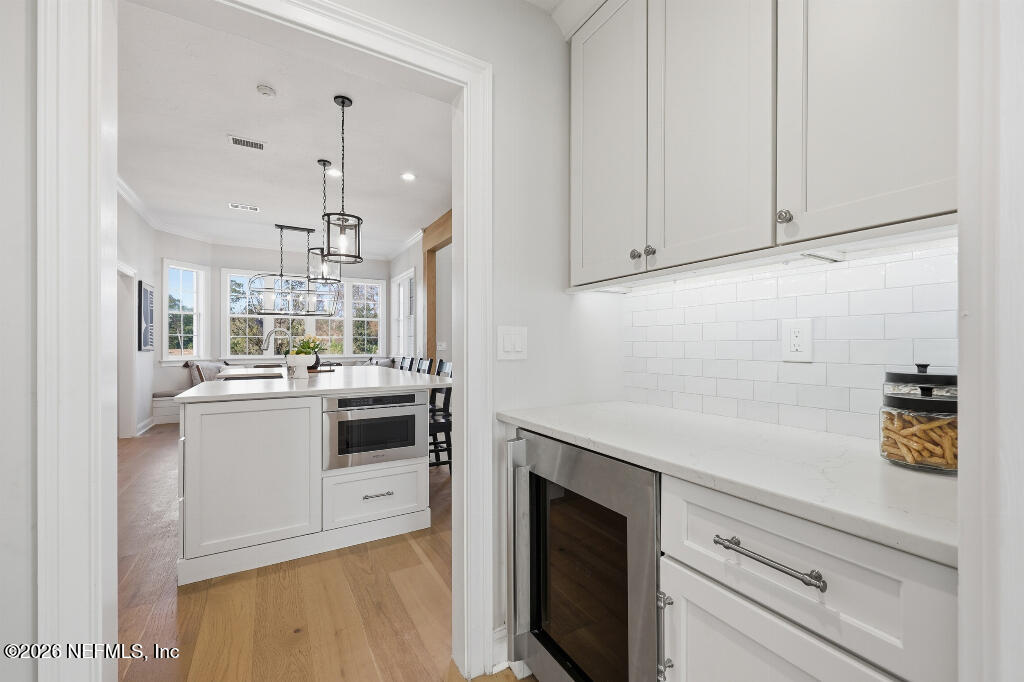 7956 Hollyridge Road Jacksonville, FL 32256 - Photo 26 of 50 a kitchen with cabinets and white appliances