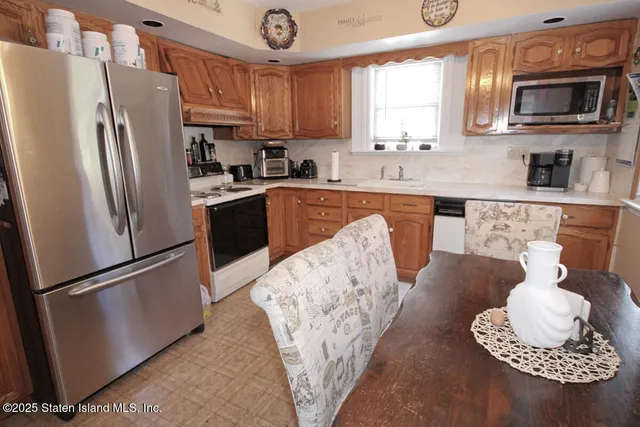 $850,000 | 233 Fisher Avenue | Tottenville