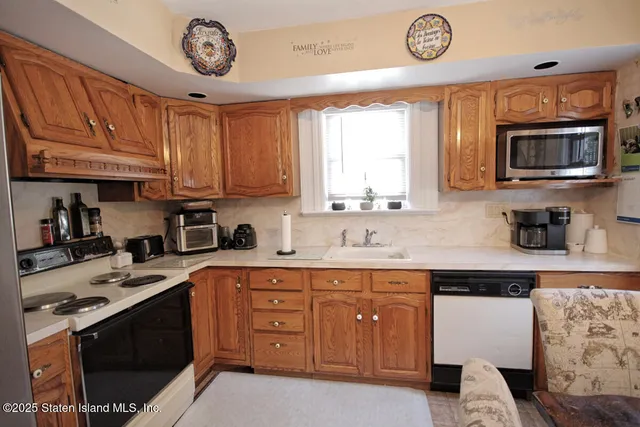 $850,000 | 233 Fisher Avenue | Tottenville