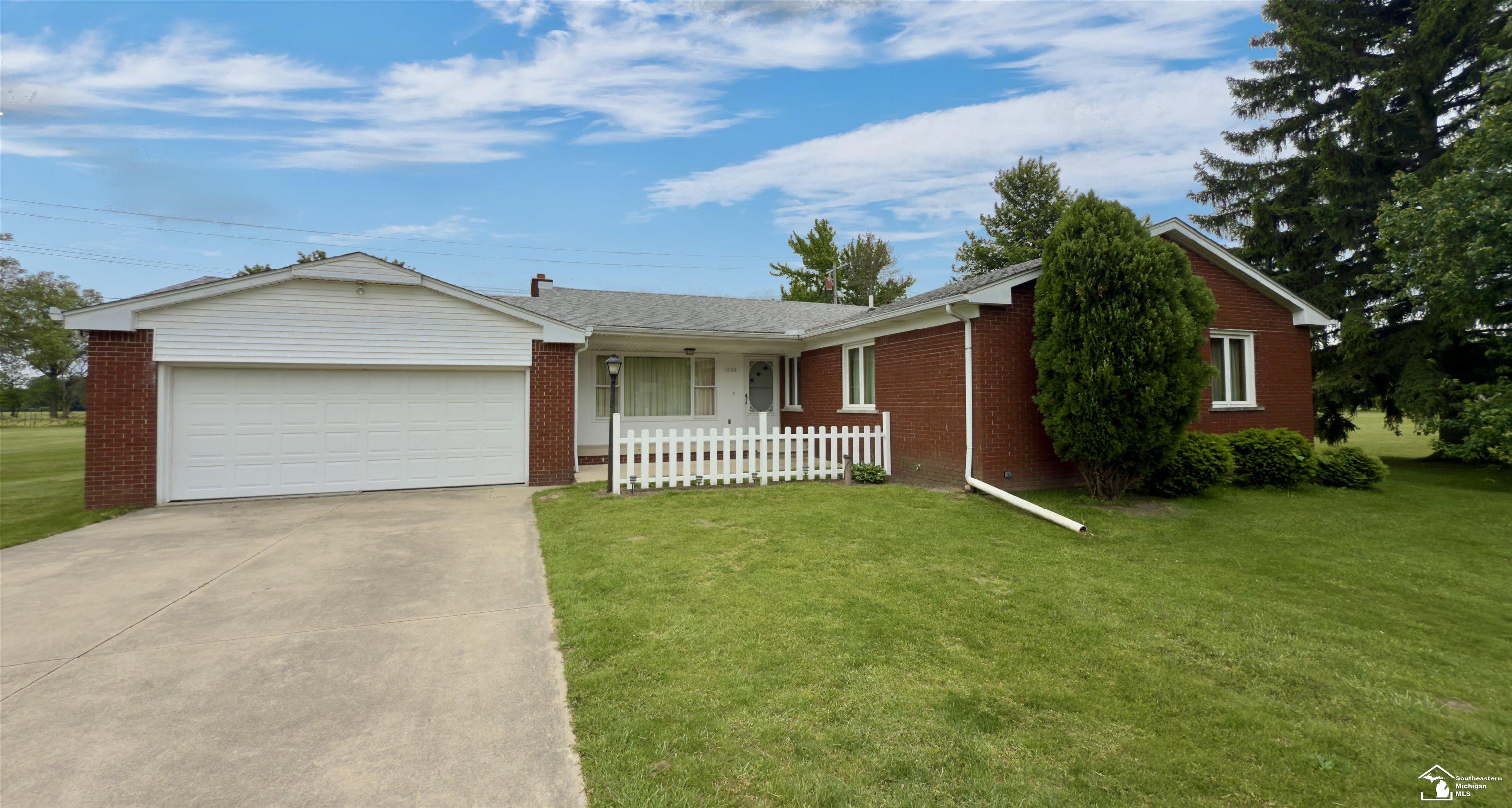 1220 North Raisinville Road Monroe, MI 48162 - Photo 1 of 40 50176511-f6b75e7f-a6d1-49cc-8da6-aa6f03daf5ab.JPG