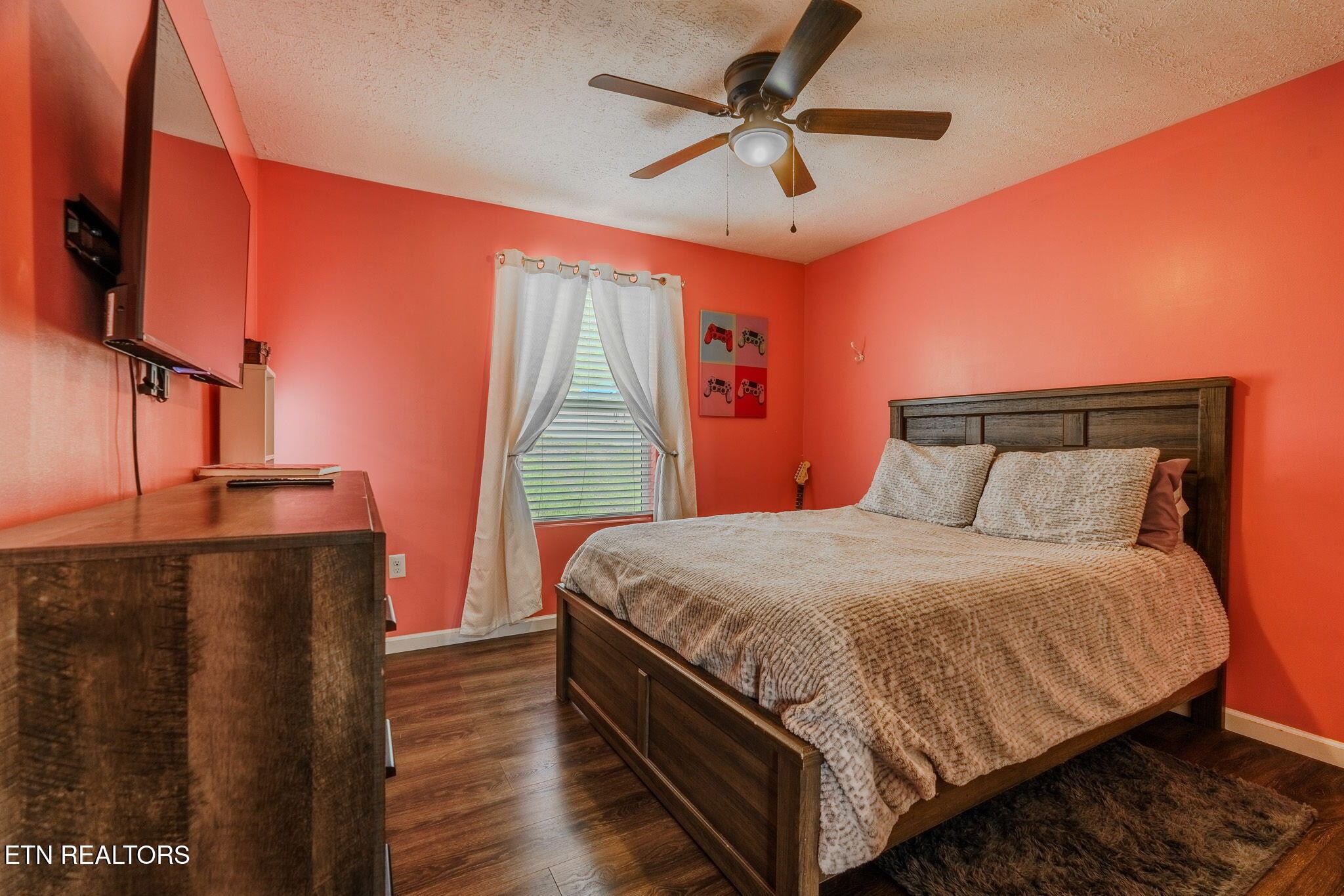 3215 Smith Road White Pine, TN 37890 - Photo 16 of 28 a bedroom with bed and window