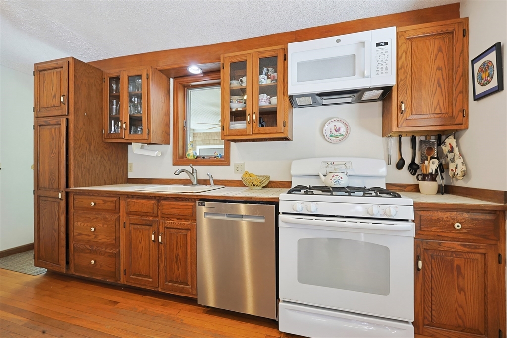 1775 Drift Road Westport, MA 02790 - Photo 11 of 42