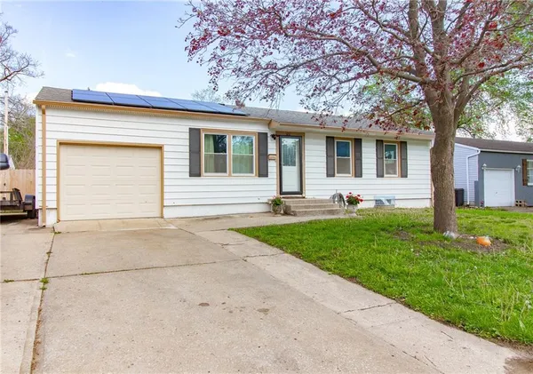 $309,000 | 1211 North Cedarcrest Drive, Independence, MO 64056