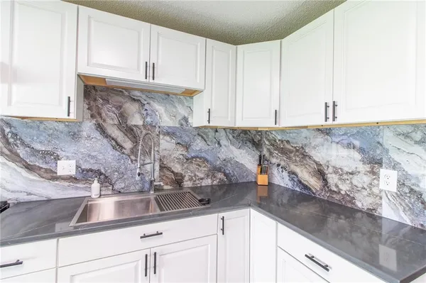 $309,000 | 1211 North Cedarcrest Drive, Independence, MO 64056