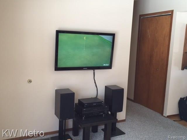 3928 Mapleleaf Road Waterford, MI 48328 - Photo 10 of 21 tv.jpg