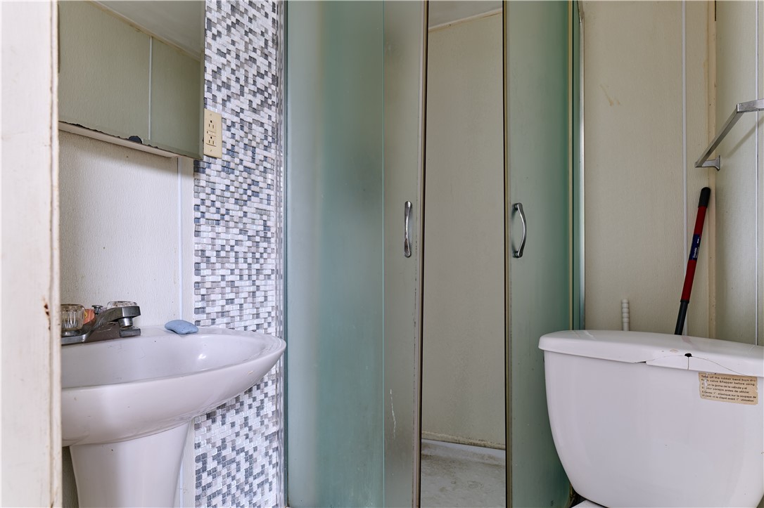 598 Ridge Road, Unit 2 Webster, NY 14580 - Photo 11 of 32 Main Floor 2 bedroom bathroom