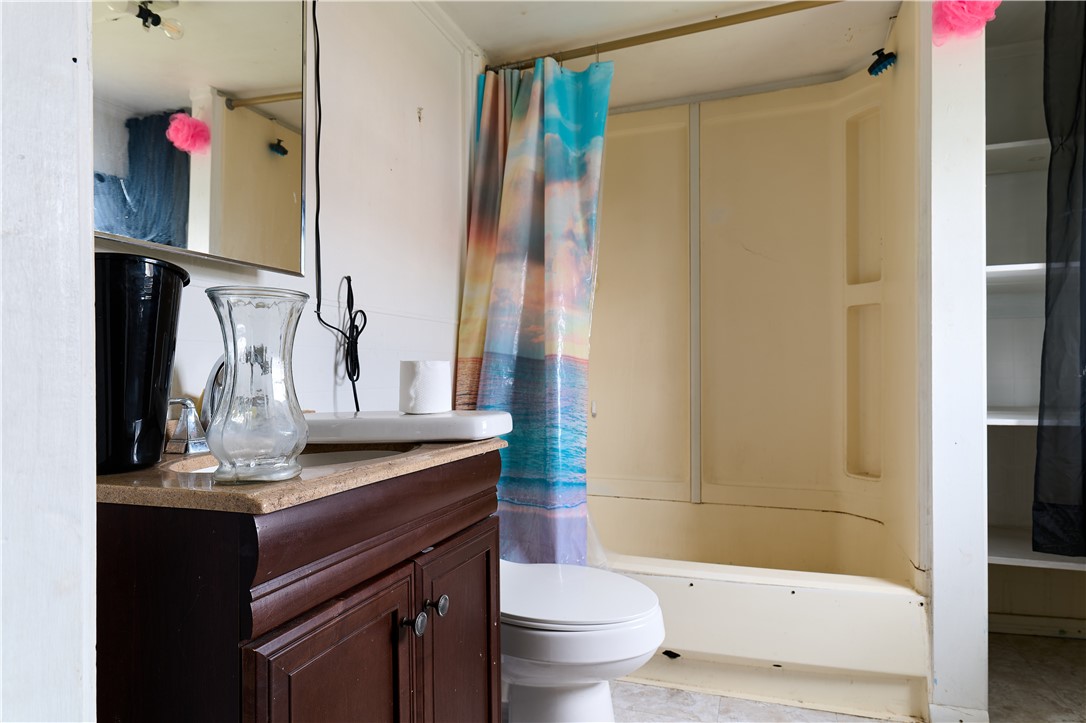 598 Ridge Road, Unit 2 Webster, NY 14580 - Photo 20 of 32 Upper Level Bath