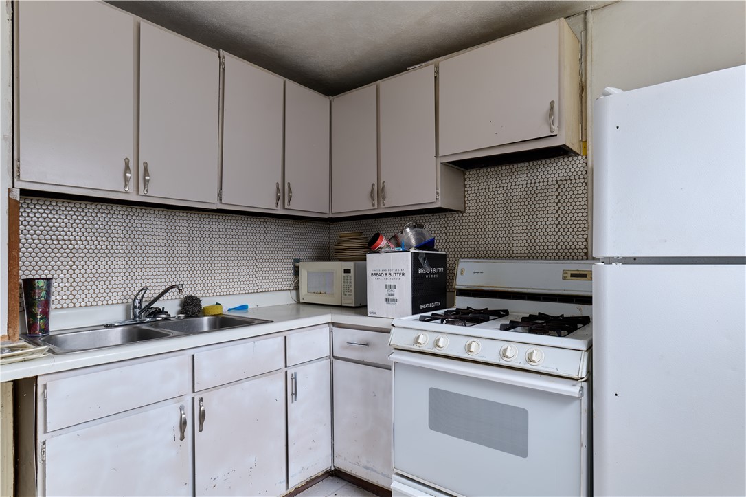 598 Ridge Road, Unit 2 Webster, NY 14580 - Photo 10 of 32 Main Floor 2 bedroom kitchen