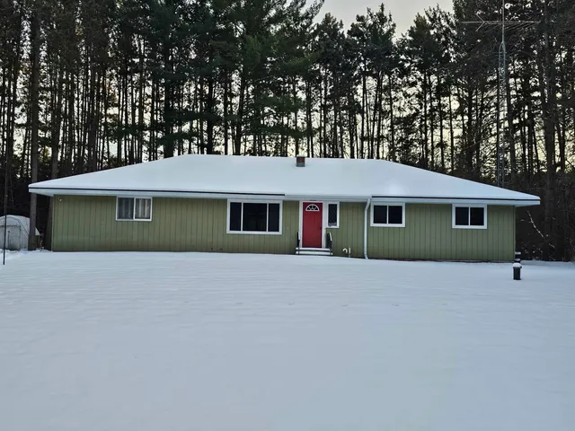 $329,000 | N2071 Mary Jane Circle, Waupaca, WI 54981
