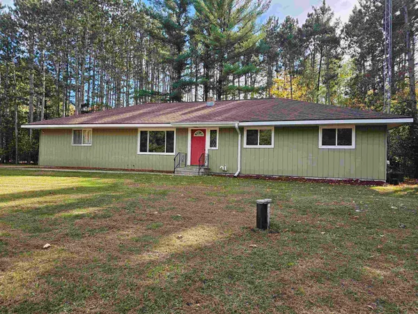 $324,900 | N2071 Mary Jane Circle, Waupaca, WI 54981