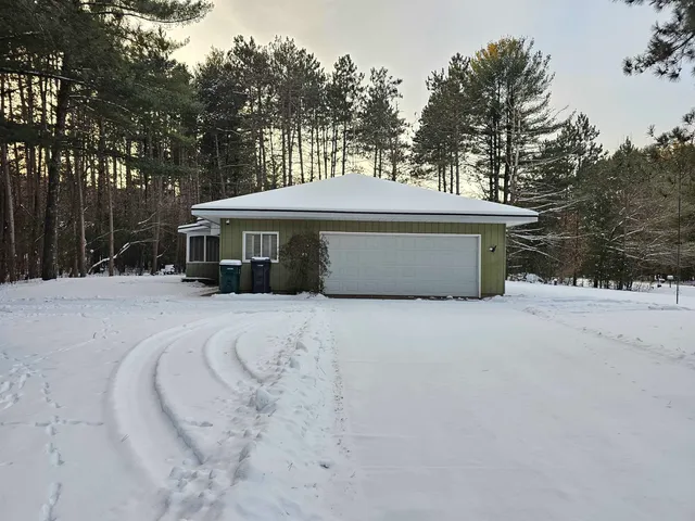$329,000 | N2071 Mary Jane Circle, Waupaca, WI 54981