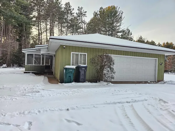 $324,900 | N2071 Mary Jane Circle, Waupaca, WI 54981