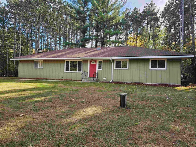 $329,000 | N2071 Mary Jane Circle, Waupaca, WI 54981