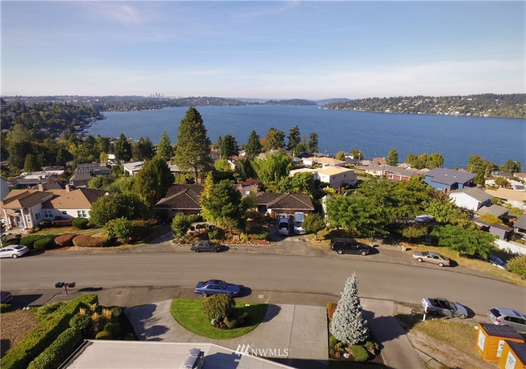 7215 South Sunnycrest Road Seattle, WA 98178 - Photo 3 of 20