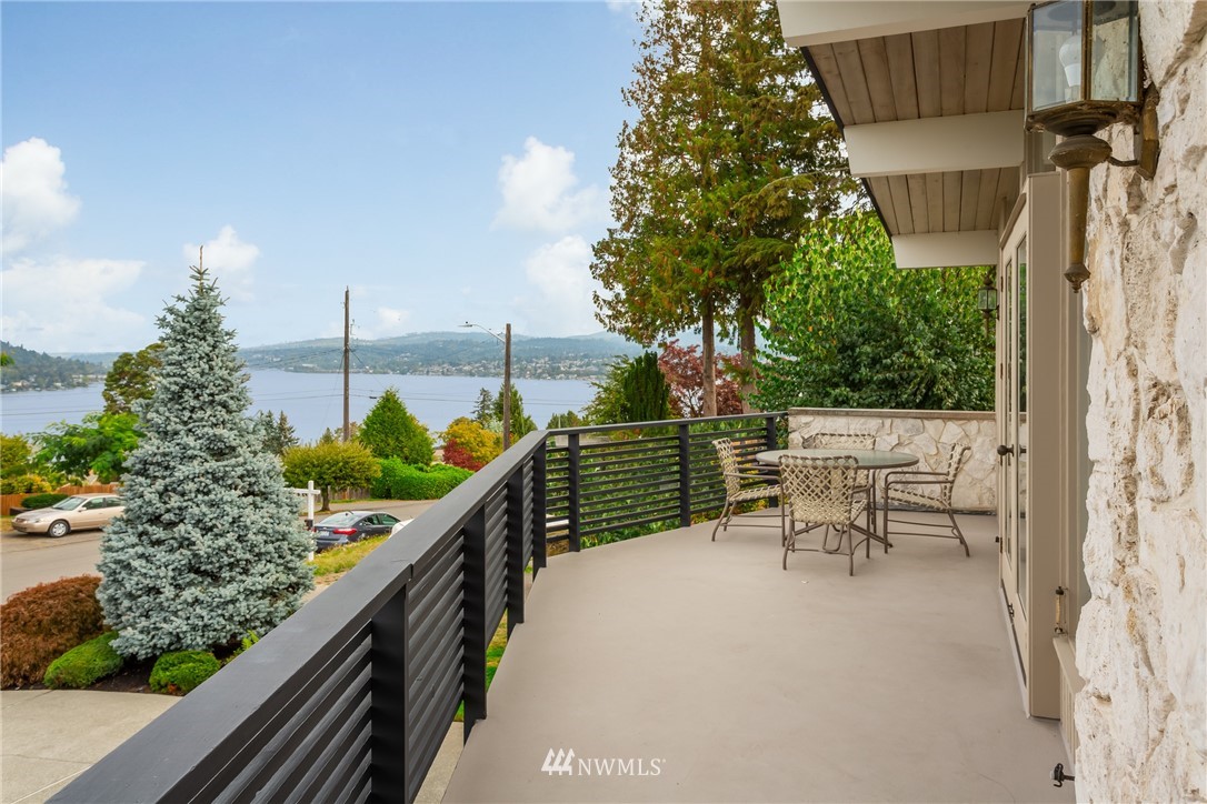7215 South Sunnycrest Road Seattle, WA 98178 - Photo 4 of 20