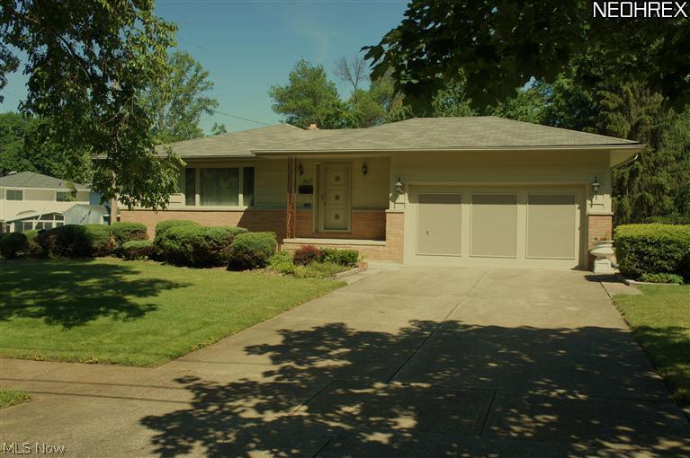 647 Button Road Bedford, OH 44146 - Photo 1 of 15 Gallery Image 1