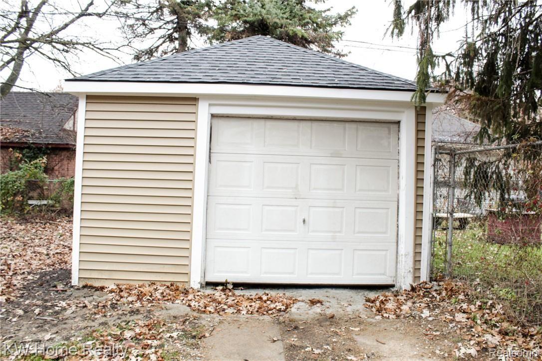 16769 Sunderland Road Detroit, MI 48219 - Photo 17 of 19 Sunderland Garage.jpeg