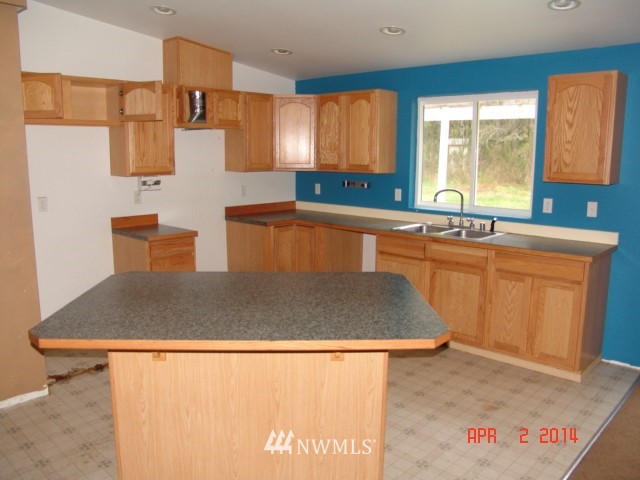 3760 Southwest Lake Helena Road Port Orchard, WA 98367 - Photo 4 of 10 Gallery Image 4