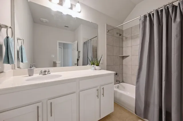 $550,000 | 13536 Larrys Lane, Manchaca, TX 78652