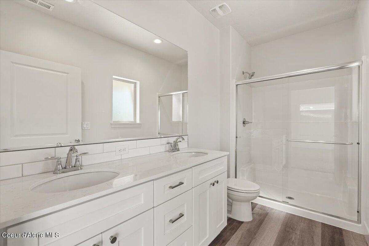 759 North Galbraith Loop Post Falls, ID 83854 - Photo 18 of 29 Primary Bathroom