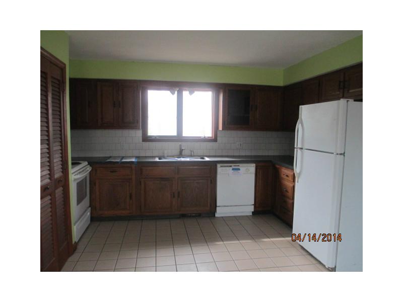 4 Columbia Road Narragansett, RI 02874 - Photo 6 of 13 Kitchen.