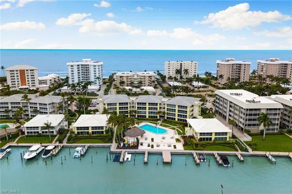 $899,900 | 2850 Gulf Shore Boulevard North, Unit 106, Naples, FL 34103