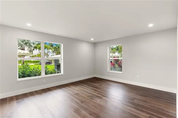 $899,900 | 2850 Gulf Shore Boulevard North, Unit 106, Naples, FL 34103