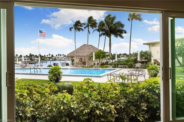 $899,900 | 2850 Gulf Shore Boulevard North, Unit 106, Naples, FL 34103