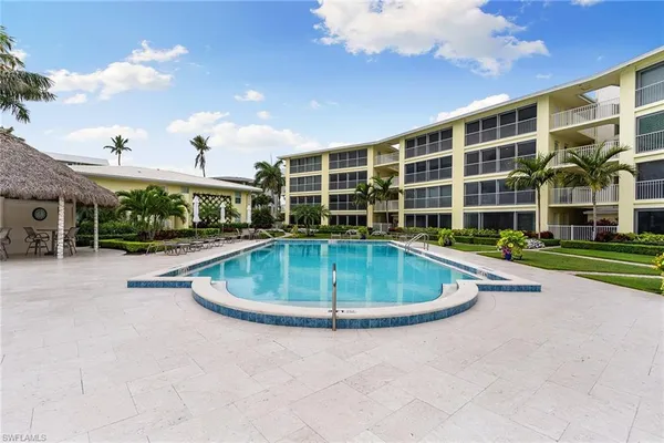 $899,900 | 2850 Gulf Shore Boulevard North, Unit 106, Naples, FL 34103