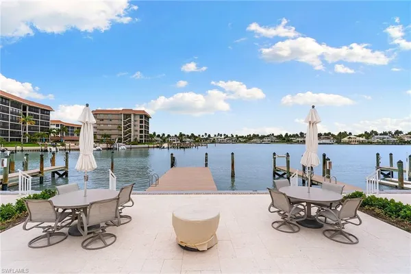 $899,900 | 2850 Gulf Shore Boulevard North, Unit 106, Naples, FL 34103